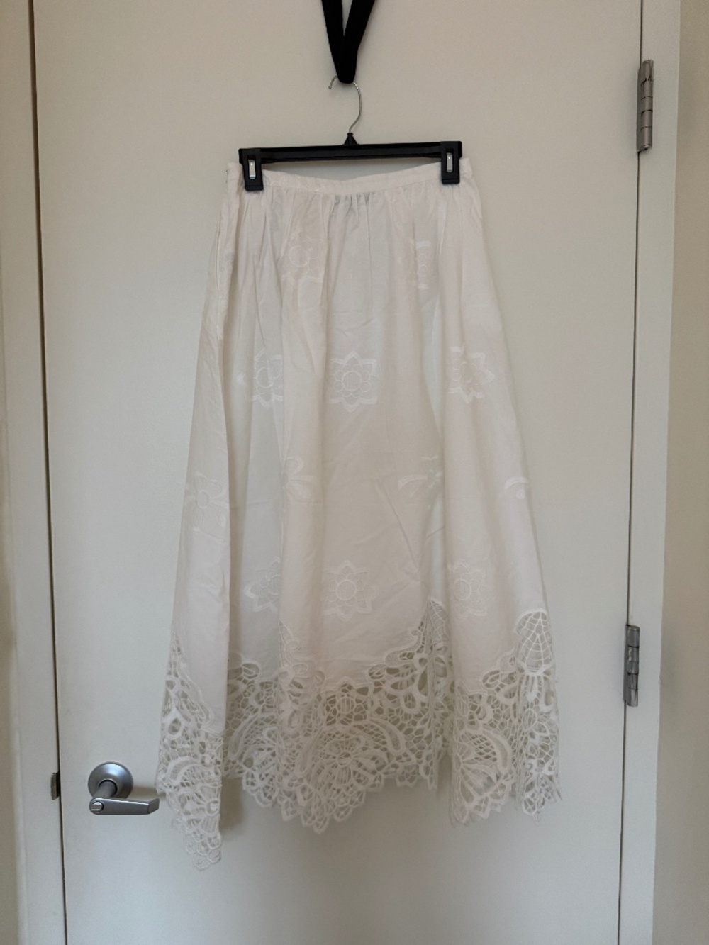 Zara embroidered midi skirt - Picture 5 of 9